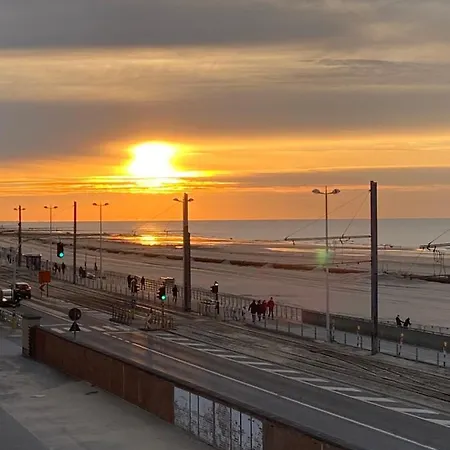 Oostende Seaview Apartment דירה *